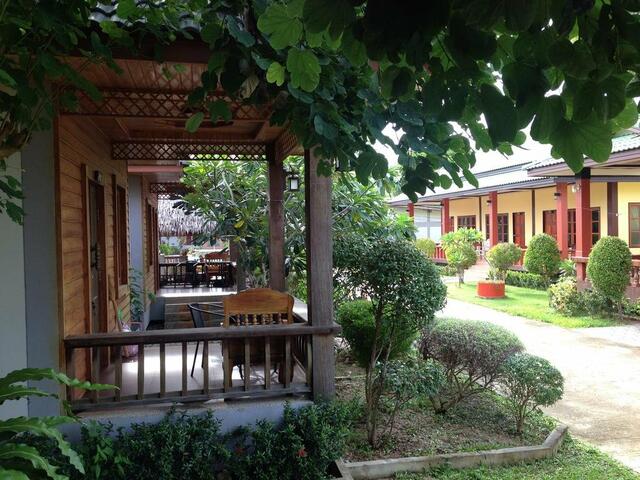 фото отеля Khum Laanta Resort изображение №5