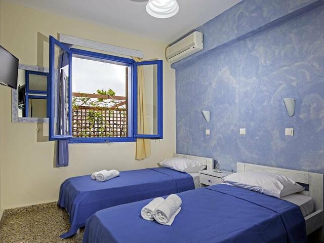 фото отеля Vassos Apartments изображение №9