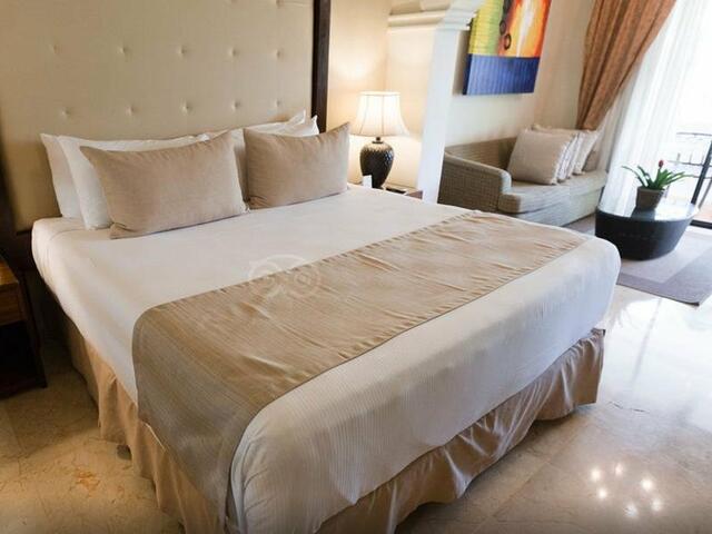 фото отеля Suites at Punta Cana Bavaro Beach Resort and Spa изображение №1