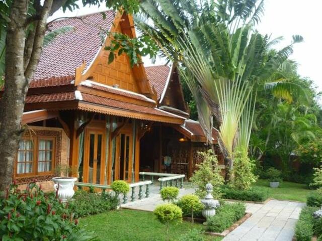 фотографии отеля Baan Sangpathum Villa изображение №15