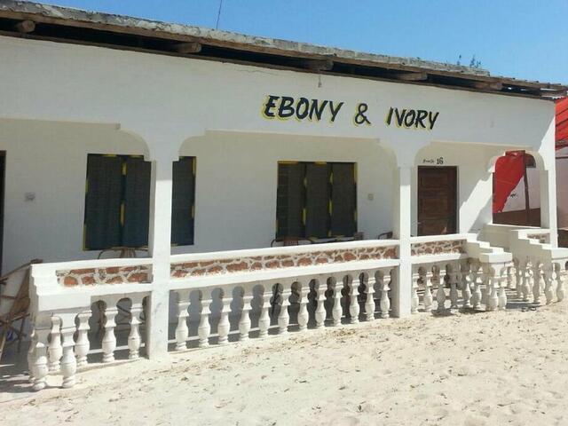 фотографии Ebony & Ivory Beach Bungalows изображение №4