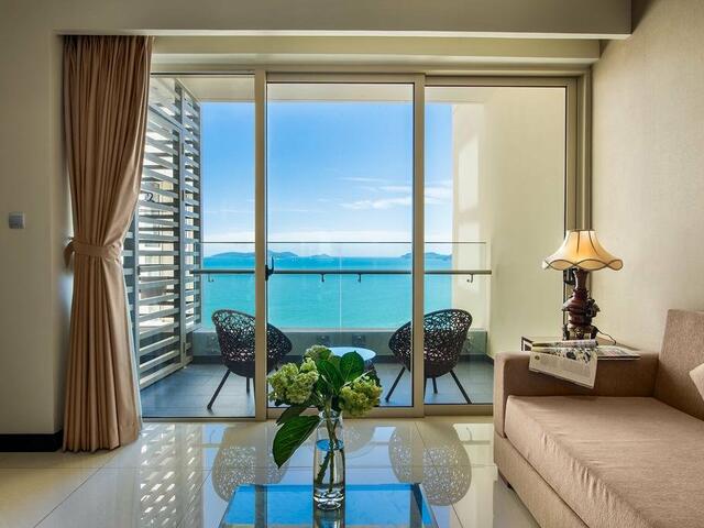 фото отеля iBeach Luxury Seaview Apartment изображение №25