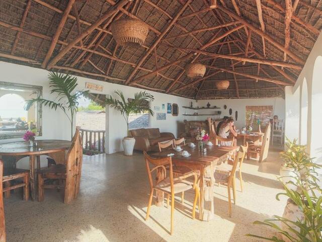 фотографии Uhuru Beach Hotel изображение №20