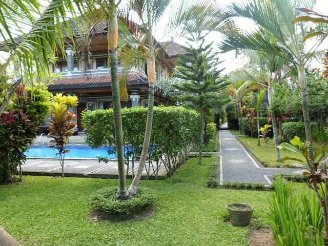 фото отеля Villa Agung Khalia изображение №5