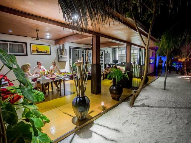 фото отеля Equator Beach Inn at Maafushi изображение №21