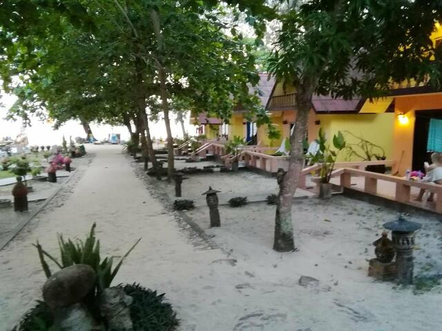 фотографии отеля Andaman Beach Resort изображение №15