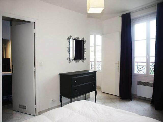 фото Montmartre Panoramic Apartment only 50m from the Sacré-Cœur Basilica изображение №10