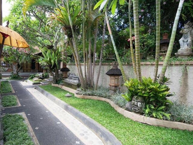фото Nuaja Balinese Guest House изображение №14