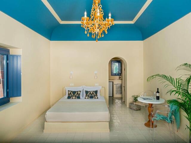фото отеля Luna Santorini Suites изображение №1