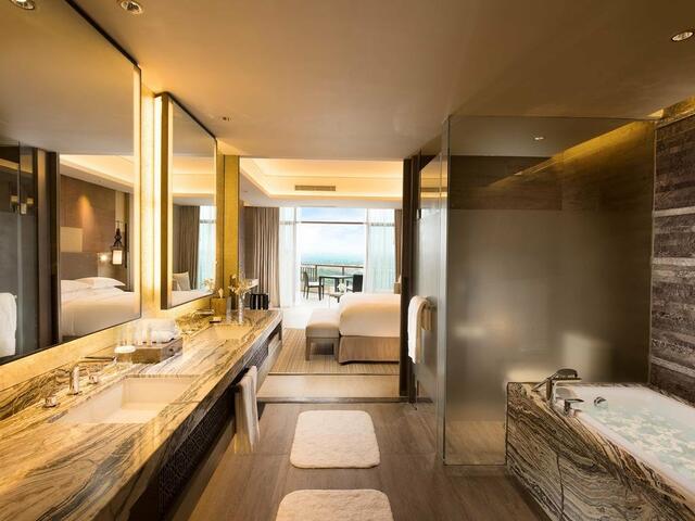 фото отеля DoubleTree Resort by Hilton Hainan Chengmai изображение №17