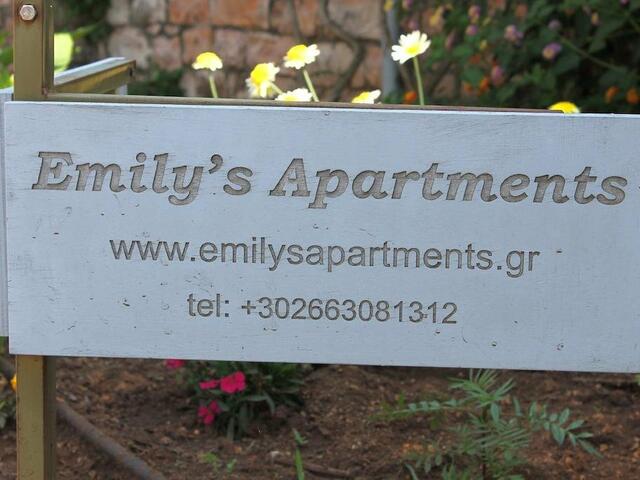 фото Emily's Apartments изображение №18