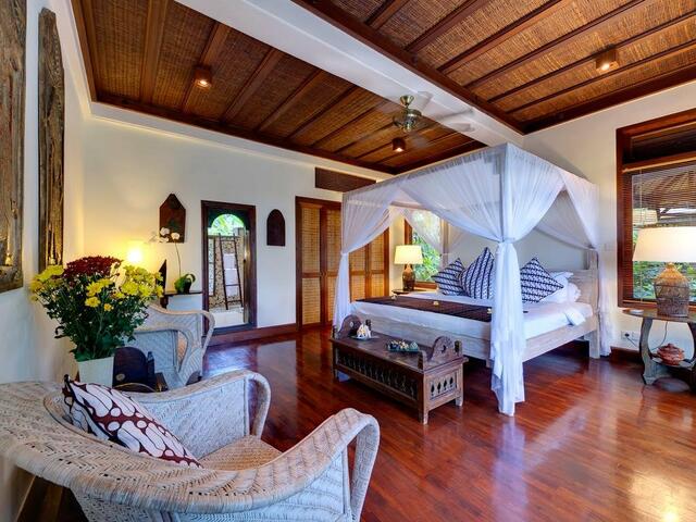 фото отеля Sungai Tinggi Beach Villa - an elite haven изображение №1