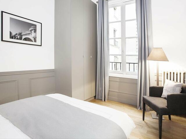 фото отеля Luxury 2 Bedroom Le Marais изображение №17