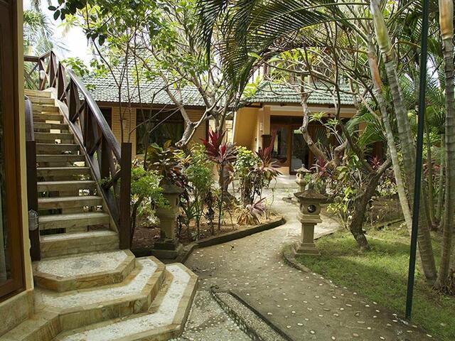 фотографии отеля Poinciana Resort Bali изображение №11