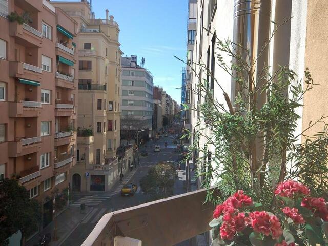 фото отеля Lets Holidays Centric Apartment in Barcelona изображение №5