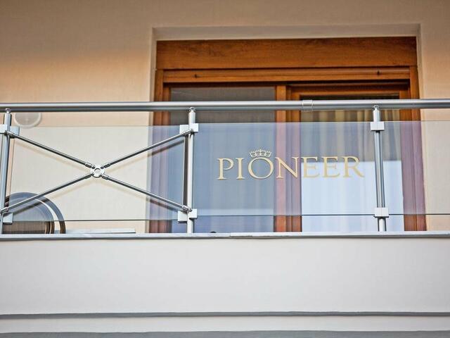 фото Pioneer Excelsior Rooms изображение №18