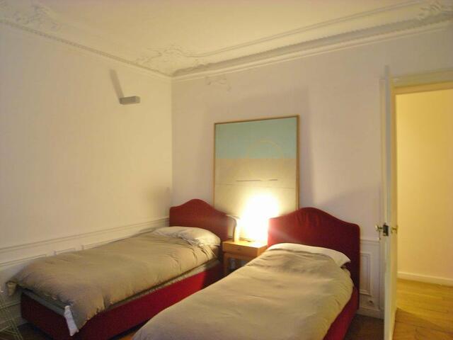 фото 2 Separated Bedrooms near Notre Dame изображение №6