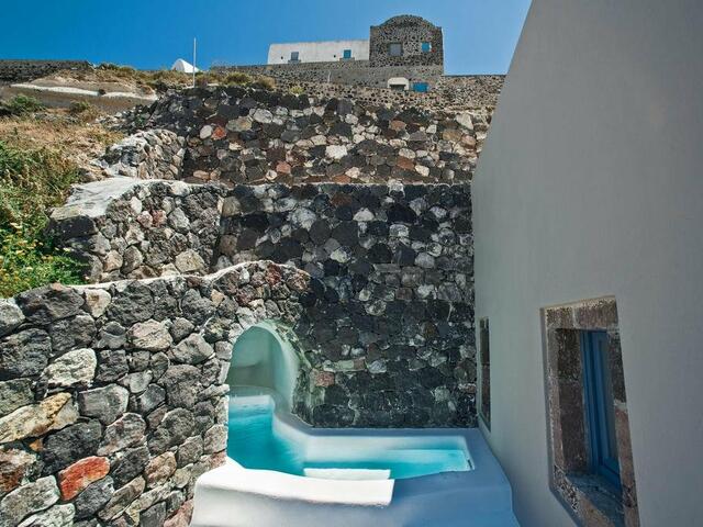 фото отеля Luna Santorini Suites изображение №5