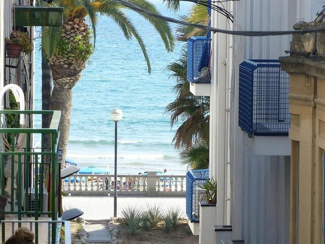 фото отеля Sitges Group Blue and White next to the beach изображение №5