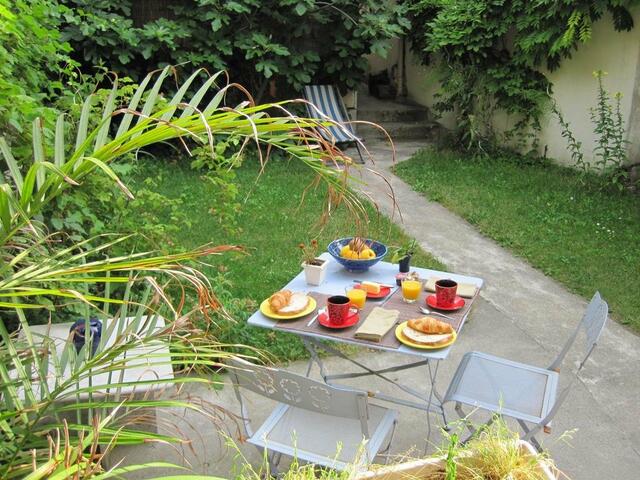 фото Le Jardin de Cécile et Benoit - Bed and Breakfast изображение №10
