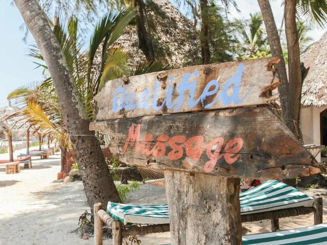 фотографии Uhuru Beach Hotel изображение №16
