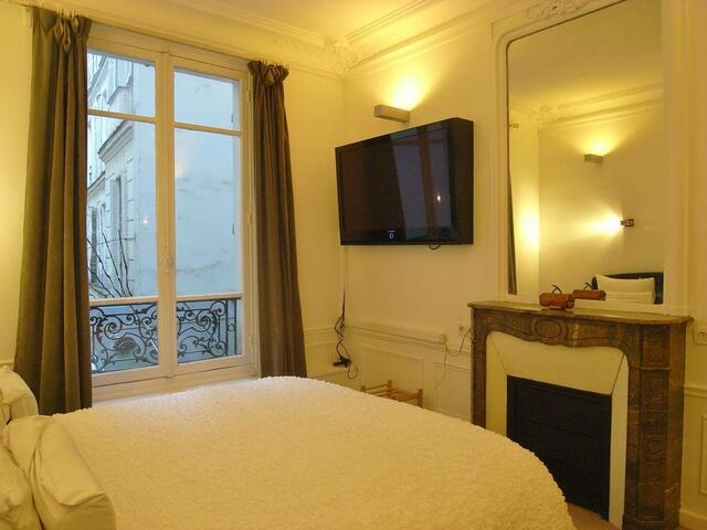 фото отеля 2 Separated Bedrooms near Notre Dame изображение №1