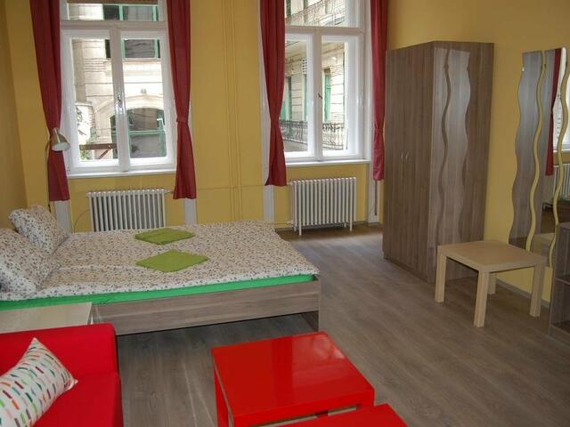 фотографии Colors Budapest Hostel & Apartment изображение №12