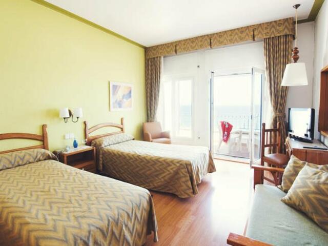 фото отеля Hotel Miramar Badalona изображение №17