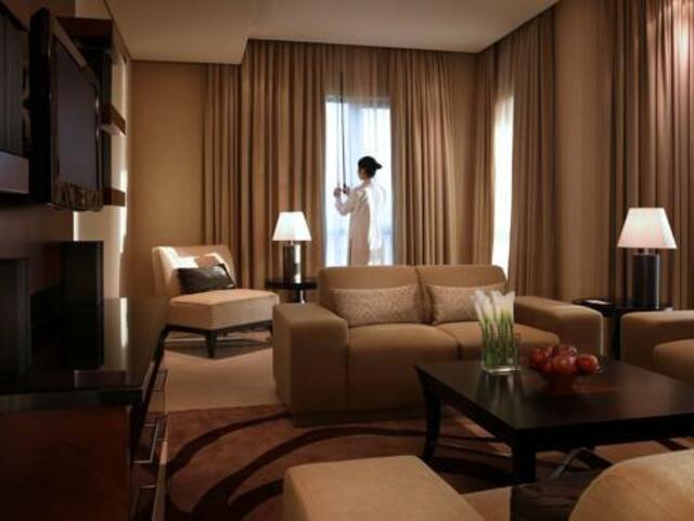 фотографии Shangri-La Hotel Apartments Qaryat Al Beri изображение №20