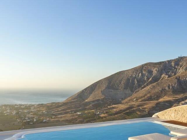 фото отеля Kamini Santorini Luxury Villas изображение №5