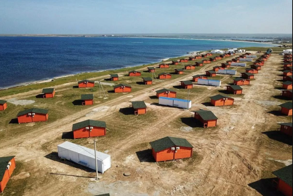 Отель Кемпинг Оленевка Виладж (Kemping Olenevka Village) Гостиничный комп  (Крым: Оленевка) — бронирование номеров 2024, цены на туры с перелетом и  без, фото гостиницы и отзывы туристов