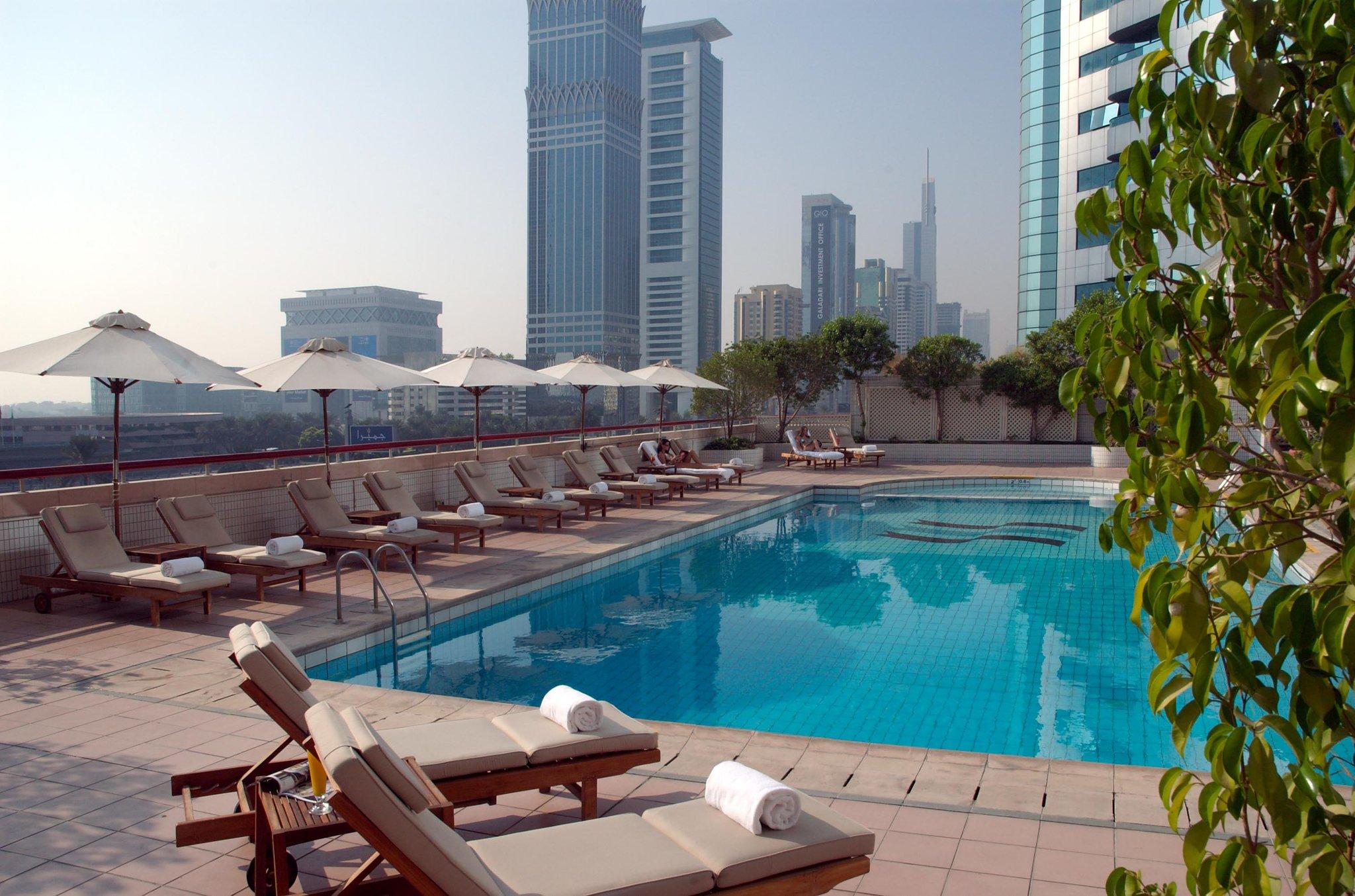 Отель выжить в дубае. Crowne Plaza Дубай. Crowne Plaza 5 Дубай. Crowne Plaza Dubai Sheikh Zayed. Краун Плаза Дубай Шейх заед роад.