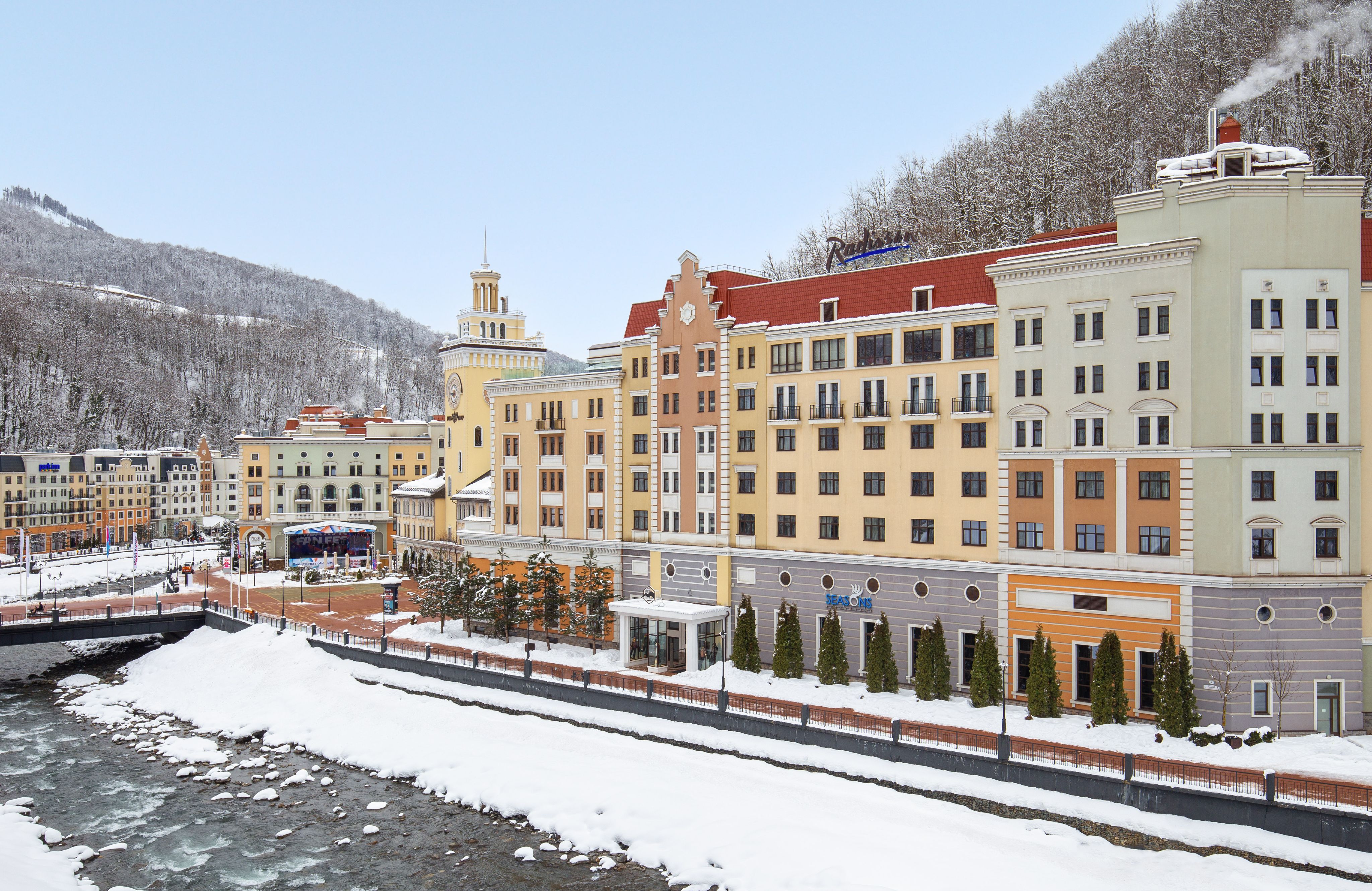 Отель Radisson Rosa Khutor (Рэдиссон Роза Хутор) 5* (Роза Хутор (Красная  Поляна)) — бронирование номеров 2024, цены на туры с перелетом и без, фото  гостиницы и отзывы туристов