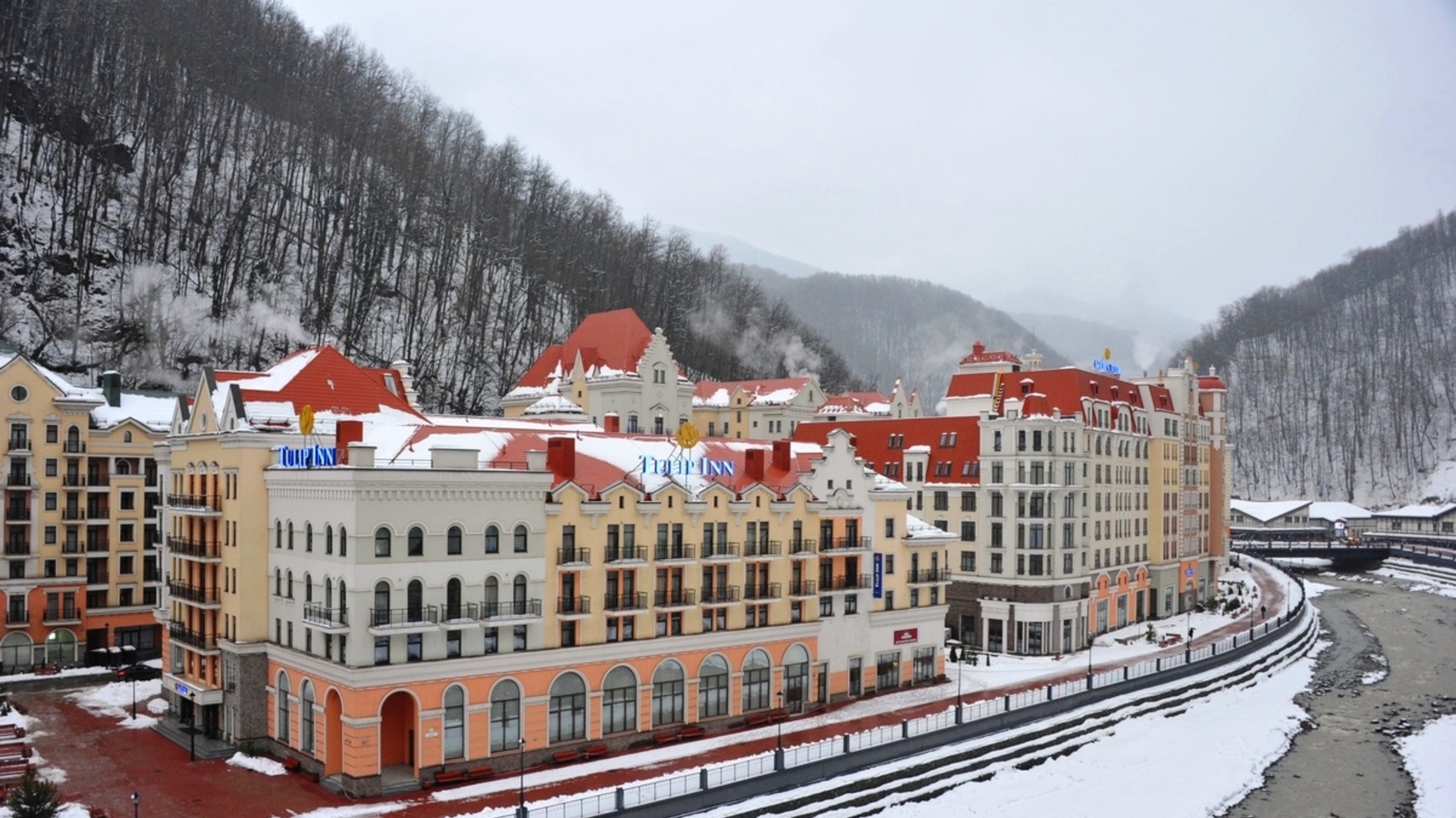 Отель Tulip Inn Rosa Khutor (Тюлип Инн Роза Хутор) 3* (Роза Хутор (Красная  Поляна)) — бронирование номеров 2024, цены на туры с перелетом и без, фото  гостиницы и отзывы туристов